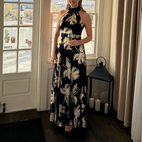 Betsy & Adam Foil Print Sleeveless Gown - Navy/Gold - Size 6 - Picture 3 of 4